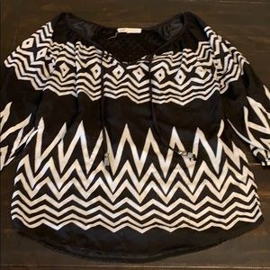 Black/white 3/4 sleeve shirt